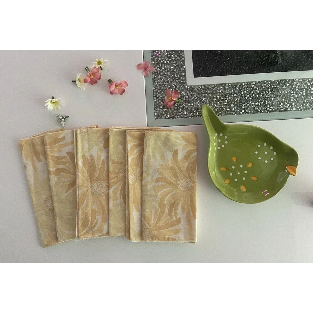 Vintage Floral Cloth Dinner Napkins Yellow Cream Daisy Print Set Retro Kitchen